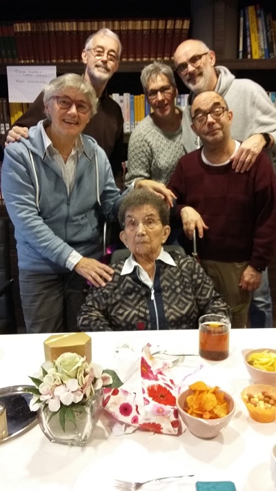 Jo Wijnings en vijf van haar familieleden